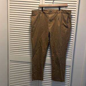 Old navy built-in flex pleated chino pant 38x30